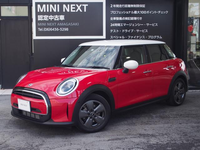 ＭＩＮＩ ＭＩＮＩ クーパー　エッセンシャル・トリム　ワンオーナー　前後障害物センサー　リアカメラ　センターディスプレイ　アップルカープレイ対応　クルーズコントロール　ＬＥＤヘッドランプ　ハーフレザーシート　オートライト　ＥＴＣ　ＭＩＮＩＮＥＸＴ２年保証