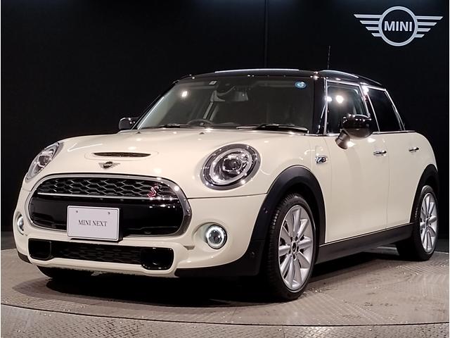 MINI 5 DOOR（ミニ）クーパーＳ　ワンオーナー　バックカメラ　純正ＨＤＤナビ　アクティブクルーズコントロール　ＬＥＤヘッドライト　ミラー型ＥＴＣ　ユニオンジャックテール　衝突軽減ブレーキ　コンフォートアクセス　ＰＤＣセンサー 中古車画像