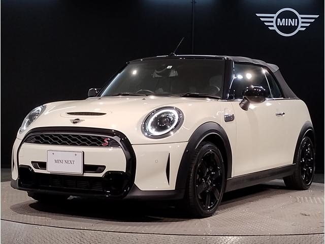 ＭＩＮＩ クーパーＳ　コンバーチブル　エッセンシャル・トリム　ワンオーナー　ミニユアーズソフトトップ　クルーズコントロール　シートヒーター　ＨＤＤナビ　バックモニター　後期型　ミラー内蔵ＥＴＣ　前後ＰＤＣ　禁煙車（1枚目）