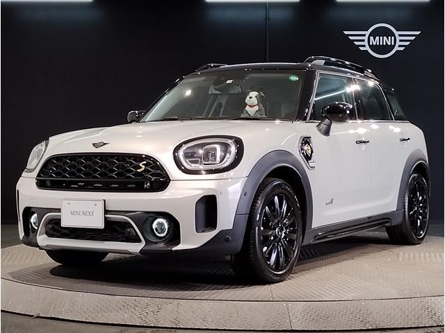 ＭＩＮＩ クーパーＳＥクロスオーバーオール４　クラシックトリム　１オーナー　純正ナビ　パーキングアシスト　シートヒーター　衝突軽減ブレーキ　ＬＥＤヘッドライト　バックカメラ　ハーフレザー　電動トランク　ＳＯＳコール　前後障害物センサー　１８インチホイール　Ｆ６０（1枚目）