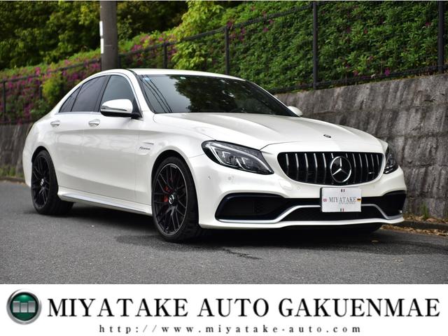 メルセデスＡＭＧ Ｃクラス Ｃ６３　Ｓ　エクスクルーシブＰＫＧ　パナメリカーナグリル　　レーダーセーフティＰＫＧ　ブルメスター　電動ハンズフリートランク　　ＥＴＣ　パヒュームアトマイザー　ＡＭＧ１９マットホイール