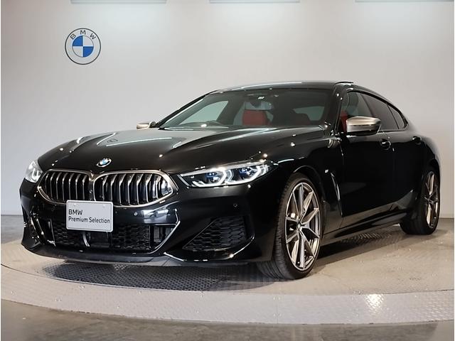 Ｍ８５０ｉ　ｘＤｒｉｖｅ　グランクーペ　弊社下取車　ワンオーナー　フィオナレッドレザーシート　パノラマガラスサンルーフ　全周囲カメラ　２０インチアルミホイール　電動シート　シートエアコン　障害物センサー　アクティブクルーズコントロール