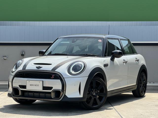 ＭＩＮＩ ＭＩＮＩ クーパーＳ　レゾリュート・エディション　弊社下取車　限定車　ボンネットストライプ　アップルカープレイ　シートヒーター　Ｂｌｕｅｔｏｏｔｈ搭載車両　クルーズコントロール　マルチファンクションステアリング　パーキングアシスト　バックカメラ