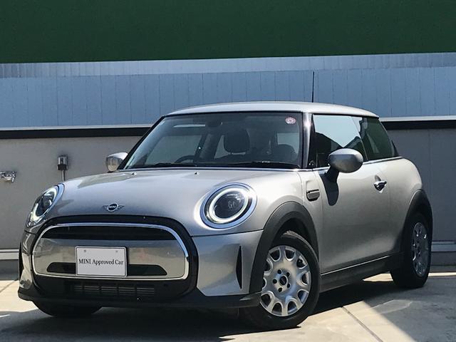 ＭＩＮＩ ワン　エッセンシャル・トリム　元デモカー　ＡｐｐｌｅＣａｒＰｌａｙ　ＬＥＤヘッドライト　リヤビューカメラ　後方障害物センサー　Ｂｌｕｅｔｏｏｔｈ　オートライト　クルーズコントロール　ユニオンジャックテールライト　アンビエントライト（1枚目）