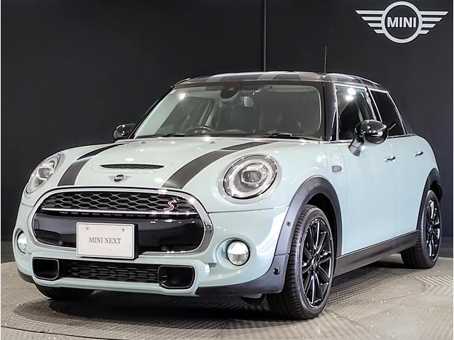 ＭＩＮＩ(ミニ) アイスブルーブラックエディション　６速マニュアル　アイスブルーブラックエディション　ブラックルーフ　１７インチアルミ　　アクティブクルーズコントロール　リヤビューカメラ　ユニオンジャックテール　ユニオンジャックシートカバー 中古車画像