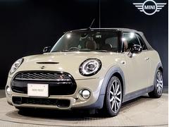 MINI クーパーS コンバーチブル モルトブラウンレザーシートヒーター ペッパーパッケージ ラウンジスタイル 17インチアルミホイール アラームシステム LEDヘッドライト リヤビューカメラ アンビエントライト ユニオンジャックテール 中古車画像