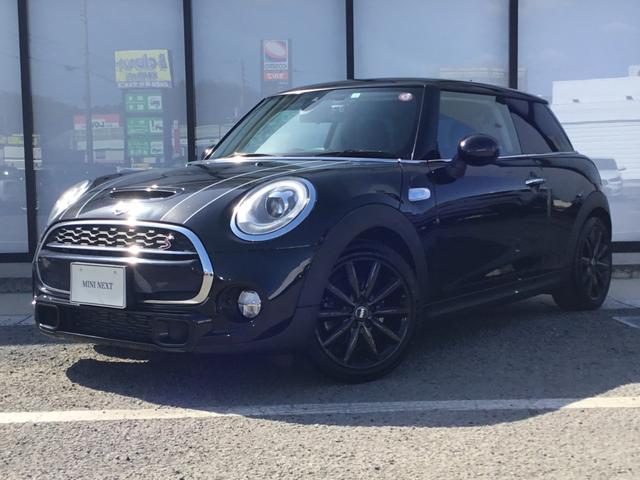 ＭＩＮＩ クーパーＳＤ　弊社下取禁煙車　ミッドナイトブラック　黒ルーフ　ボンネットストライプハの字　エナジェテックスタイル　ＪＣＷステアリング　１７インチ黒アルミホィール　ＡＣＣ　被害軽減ブレーキ　スマートキー　純正ＥＴＣ（1枚目）