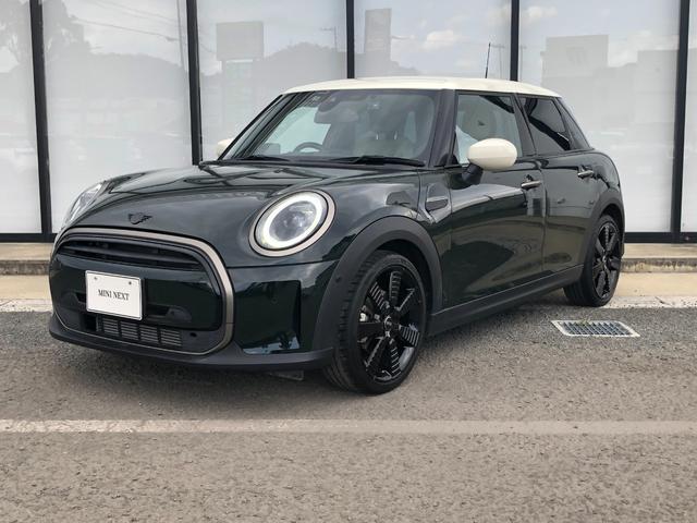 ＭＩＮＩ(ミニ) クーパー　レゾリュート・エディション　弊社ワンオーナー　認定中古車　シートヒーター　禁煙車両　レベルグリーン／ホワイトルーフ　スポーツシート　ランフラットタイヤ　リアガラスフィルム施工済み 中古車画像