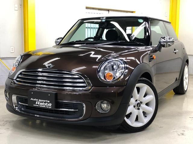 ＭＩＮＩ クーパー　Ｒ５６後期モデル　オプション１７ＡＷ　ブラックジャックミラーカバー　ＣＤ／ＡＵＸオーディオ　ポータブルナビ／ワンセグ　ＥＴＣ　キーレス　プッシュスタート　マニュアルモード付きＡＴ　グー鑑定付き（1枚目）