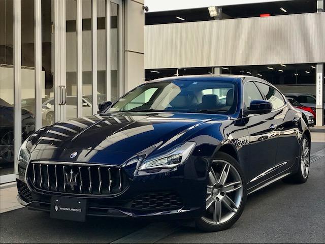 ２０１９モデル・クアトロポルテです 濃紺のボディカラーにホワイトのインテリアが映える、大変美しい一台です！