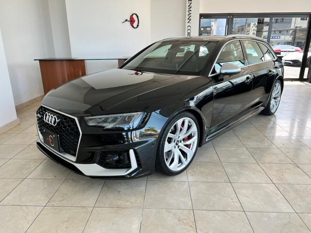 アウディ RS4アバント