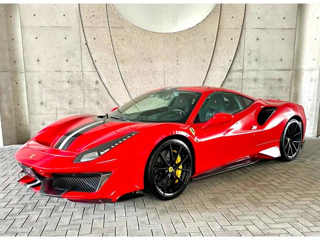 ４８８ピスタ ベースグレード　ツートンストライプ／サスペンションリフター／ロールバー／カーボンエンジンカバー、リアデュフューザー、インナーシルトリム、Ｄゾーン＋ＬＥＤ、ｅｔｃ／レーシングシートリフター／４点式セーフティハーネス