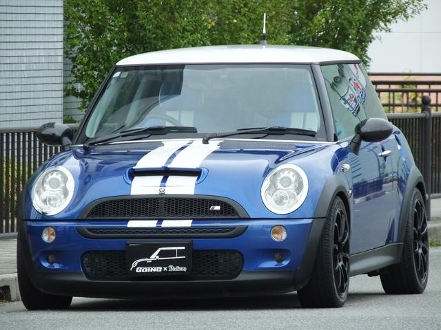 ＭＩＮＩ クーパーＳ　弊社ユーザー様買取・クロノメーターＰＫＧ・６ＭＴ・ＣＡＢＡＮＡ製シートカバー・地デジナビ・バックカメラ・ＭＯＭＯシフトノブ＆サイドブレーキブリップ・１７ｉｎブラックＡＷ・ビックエアスクープ・ＥＴＣ（1枚目）
