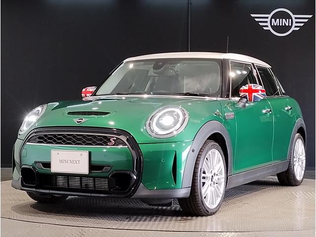 MINI 3 DOOR（ミニ）クーパーＳＤ　クラシック・トリム　ワンオーナー　クルーズコントロールクラシックパッケージ　ハーフレザー　シートヒーター　純正１７ＡＷ　　純正ＨＤＤナビ　バックカメラ　Ｂｌｕｅｔｏｏｔｈ　ドライビングアシストプラス　ＬＥＤライト　ＥＴＣ 中古車画像