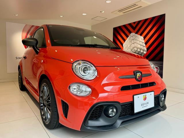 Ｆ５９５　Ｆ５９５　認定中古車　新車保証継承　５速マニュアル　右ハンドル　純正１７インチアルミホイール　キセノンヘッドライト　アップルカープレイ　アンドロイドオート　Ｂｌｕｅｔｏｏｔｈ　ＬＥＤデイライト