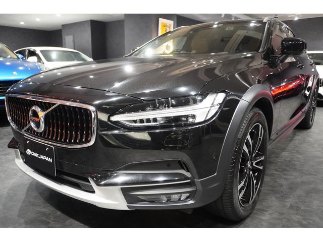 Ｖ９０ クロスカントリー　Ｔ５　ＡＷＤ　サマム　ＢｏｗｅｒＷｉｌｋｉｎｓサウンドヘッドアップディスプレイバーチャルコクピットＷエアコンシートエアコンヒーターレザーインテリアガラスサンルーフナビＴＶクルーズコントロール１９インチＡＷ電動リアゲート