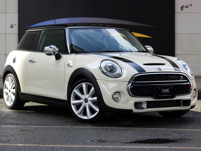 ＭＩＮＩ クーパーＳ　禁煙車　ペッパーパッケージ　純正ナビゲーション　バックカメラ　バイキセノンヘッドライト　フォグライト　オートライト　スマートキー　純正１８インチアルミホイール　ボンネットストライプ　ミラー内蔵ＥＴＣ