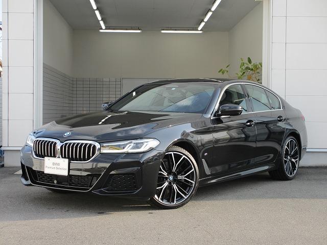 ＢＭＷ ５シリーズ ５２３ｄ　ｘＤｒｉｖｅ　Ｍスポーツ　５０ｔｈアニバサリーＥＤ　全国２年保証　特別仕様車　追従式クルーズコントロール　全周囲カメラ　１９インチホイール　ワイヤレス充電　ヘッドアップディスプレイ　ｈａｒｍａｎ／ｋａｒｄｏｎスピーカー　電動トランク　ブラックレザー