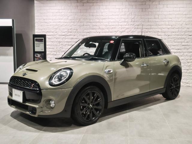 ＭＩＮＩ(ミニ) クーパーＳ　【純正ナビ】　【バックカメラ】　【ＥＴＣ内蔵ミラー】　【禁煙車】　【１７インチブラックアルミ】　【ＬＥＤ】 中古車画像