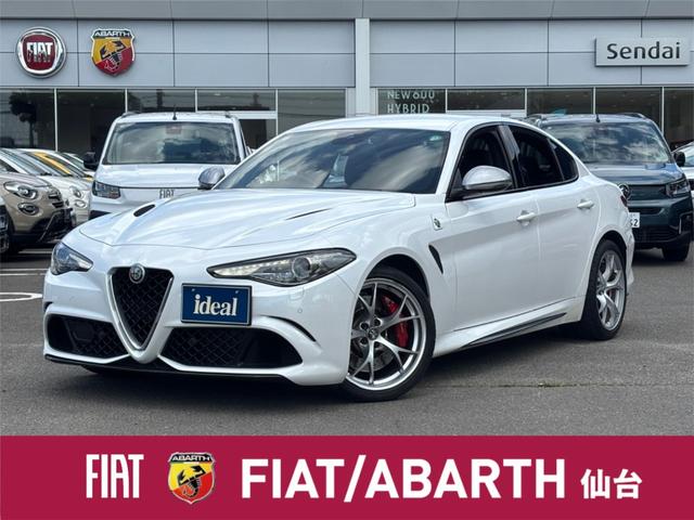 ジュリア(アルファロメオ) クアドリフォリオ　アルジェント　全国３０台限定車　１９インチ鍛造ホイール　アルミフューエルフィラーキャップ　マットシルバー仕上げサイドミラーカバー　カーボンファイバーパーツ　イルミネーテッド・ドアシルガード　カープレイ対応 中古車画像