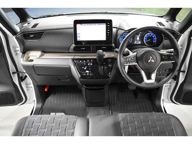 デリカミニ Ｇ　プレミアム　弊社社有車　Ｍナビ　ＴＶ　マイパイロット　バックモニター　サイドカメラ　フロントカメラ　ＬＥＤヘッドライト　４ＷＤ　クルーズコントロール　アルミホイール　シートヒーター　スマートキー　オートエアコン（3枚目）