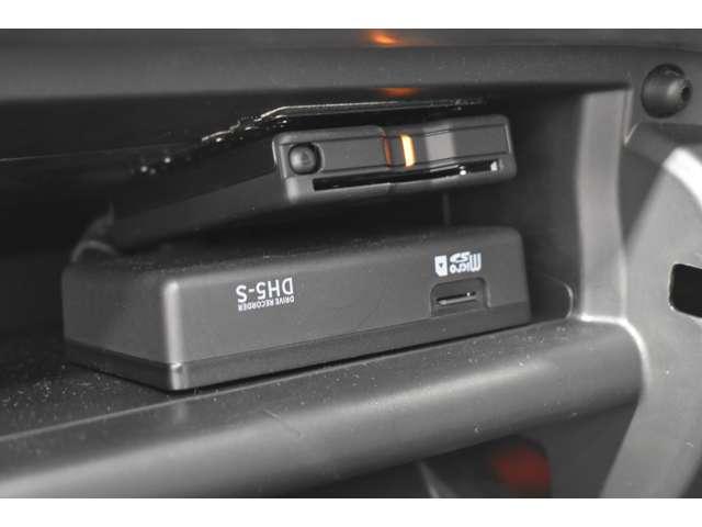 エクリプスクロス P 車歴レンタ スマホ連携ナビ 前後ドラレコ e-アシスト アラウンドビューモニター LEDヘッドライト パワーシート フルオートエアコン フルセグTV パーキングセンサー シートヒーター スマートキー(9枚目)