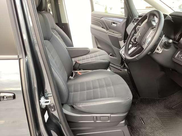 デリカＤ：５ シャモニー　１１型ナビ・フルセグＴＶ・全周囲カメラ　アイドリングＳ　アクティブクルーズコントロール　イモビ　衝突被害軽減装置　Ｂモニター　１オーナー　サイドカメラ　助手席エアバッグ　地デジＴＶ　電動リアゲート（4枚目）