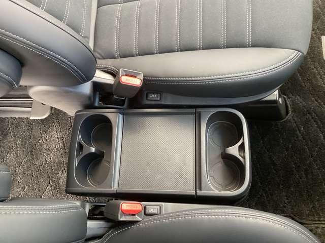 デリカＤ：５ シャモニー　１１型ナビ・フルセグＴＶ・全周囲カメラ　アイドリングＳ　アクティブクルーズコントロール　イモビ　衝突被害軽減装置　Ｂモニター　１オーナー　サイドカメラ　助手席エアバッグ　地デジＴＶ　電動リアゲート（11枚目）