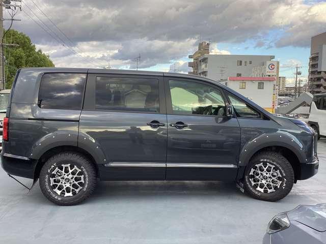 デリカＤ：５ シャモニー　１１型ナビ・フルセグＴＶ・全周囲カメラ　アイドリングＳ　アクティブクルーズコントロール　イモビ　衝突被害軽減装置　Ｂモニター　１オーナー　サイドカメラ　助手席エアバッグ　地デジＴＶ　電動リアゲート（13枚目）