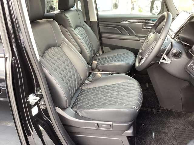 デリカＤ：５ ブラックエディション　カスタム仕様　メモリーナビ　全方位カメラ　禁煙　オートクルーズコントロール　両側自動スライドドア　パワーバックゲート　ＬＥＤヘッドランプ　４ＷＤ　電動シート　スマートキー　全方位カメラ　シートヒーター（4枚目）