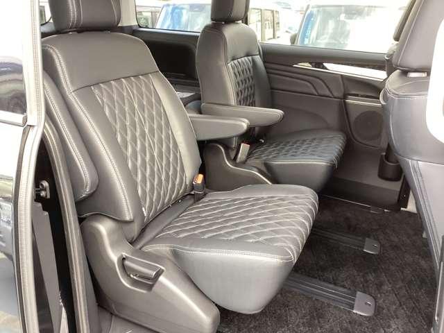 デリカＤ：５ ブラックエディション　カスタム仕様　メモリーナビ　全方位カメラ　禁煙　オートクルーズコントロール　両側自動スライドドア　パワーバックゲート　ＬＥＤヘッドランプ　４ＷＤ　電動シート　スマートキー　全方位カメラ　シートヒーター（5枚目）