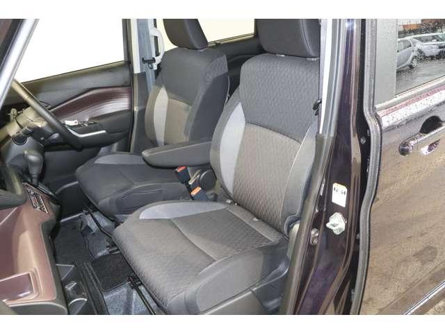 デリカＤ：２ カスタムハイブリッドＭＶ全方位カメラ付ナビパッケージ　メモリーナビ・フルセグＴＶ・全周囲カメラ　フルセグテレビ　両側自動ドア　ＬＥＤ　ＤＶＤ　スマートキー　メモリーナビ　シートヒーター　アイドリングストップ　ＡＳＣ　キーレス　オートクルーズコントロール（4枚目）