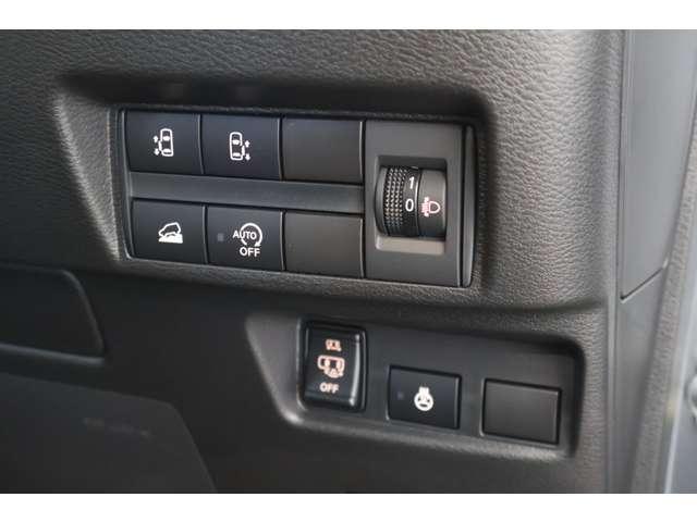 ����ȑ��n���Y�t���[�I�[�g�X���C�h�h�A�i�O�O��ו��Ȃǂŗ��肪�ӂ������Ă��Ă��A�X�}�[�g�L�[���g�т��Ă����ԂŁA����ȑ��X���C�h�h�A�̉��ɑ�����X�b�Ɠ���ăT�b�ƈ��������ŁA�h�A�������ŊJ���܂��B