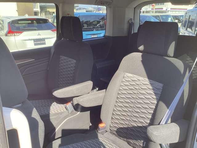 デリカD:5 P 11型ナビ・フルセグTV・バックカメラ 1オーナ Bモニター 地デジ LEDヘッドランプ 記録簿付 DVD再生 ナビTV 禁煙 シートヒーター 4WD 電動シ-ト 寒冷地仕様 メモリナビ ABS 3列(4枚目)