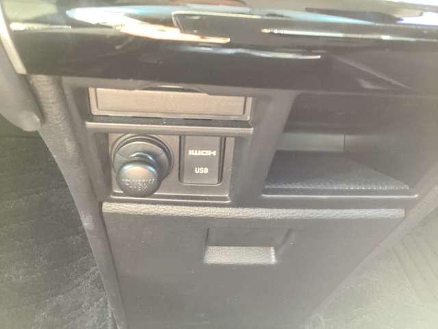 デリカD:5 P 11型ナビ・フルセグTV・バックカメラ 1オーナ Bモニター 地デジ LEDヘッドランプ 記録簿付 DVD再生 ナビTV 禁煙 シートヒーター 4WD 電動シ-ト 寒冷地仕様 メモリナビ ABS 3列(9枚目)