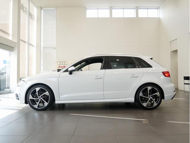 Ａ３ スポーツバック３０ＴＦＳＩ　スポーツ　認定中古車　ＳＬＩＮＥダイナミックリミテッド　（３７５台限定車）　アシスタンスパッケージ　Ａｕｄｉｓｐｏｒｔ１８インチアルミホイール　ＴＶ　マトリクスＬＥＤヘッドライト　バーチャルコックピット（4枚目）