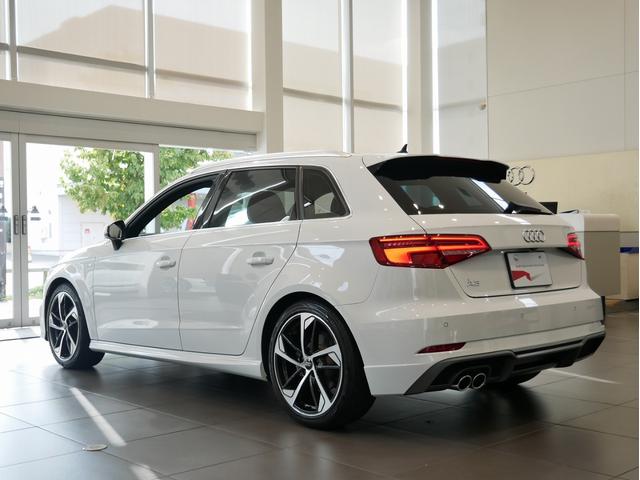 Ａ３ スポーツバック３０ＴＦＳＩ　スポーツ　認定中古車　ＳＬＩＮＥダイナミックリミテッド　（３７５台限定車）　アシスタンスパッケージ　Ａｕｄｉｓｐｏｒｔ１８インチアルミホイール　ＴＶ　マトリクスＬＥＤヘッドライト　バーチャルコックピット（5枚目）