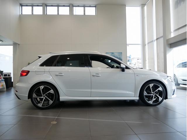 Ａ３ スポーツバック３０ＴＦＳＩ　スポーツ　認定中古車　ＳＬＩＮＥダイナミックリミテッド　（３７５台限定車）　アシスタンスパッケージ　Ａｕｄｉｓｐｏｒｔ１８インチアルミホイール　ＴＶ　マトリクスＬＥＤヘッドライト　バーチャルコックピット（8枚目）