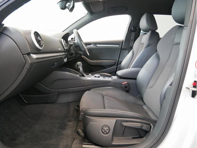 Ａ３ スポーツバック３０ＴＦＳＩ　スポーツ　認定中古車　ＳＬＩＮＥダイナミックリミテッド　（３７５台限定車）　アシスタンスパッケージ　Ａｕｄｉｓｐｏｒｔ１８インチアルミホイール　ＴＶ　マトリクスＬＥＤヘッドライト　バーチャルコックピット（15枚目）