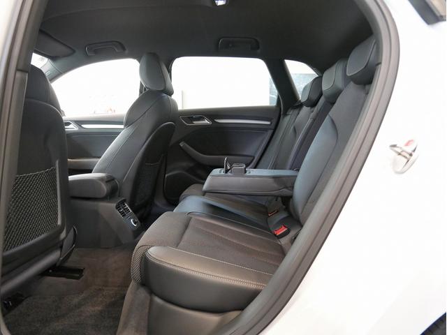 Ａ３ スポーツバック３０ＴＦＳＩ　スポーツ　認定中古車　ＳＬＩＮＥダイナミックリミテッド　（３７５台限定車）　アシスタンスパッケージ　Ａｕｄｉｓｐｏｒｔ１８インチアルミホイール　ＴＶ　マトリクスＬＥＤヘッドライト　バーチャルコックピット（17枚目）