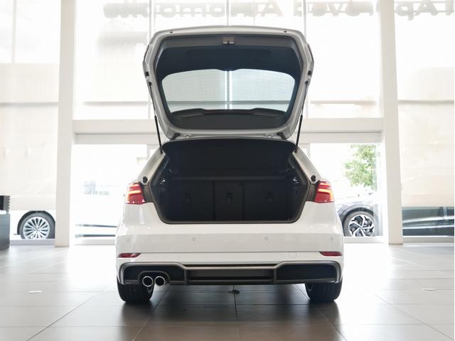 Ａ３ スポーツバック３０ＴＦＳＩ　スポーツ　認定中古車　ＳＬＩＮＥダイナミックリミテッド　（３７５台限定車）　アシスタンスパッケージ　Ａｕｄｉｓｐｏｒｔ１８インチアルミホイール　ＴＶ　マトリクスＬＥＤヘッドライト　バーチャルコックピット（19枚目）