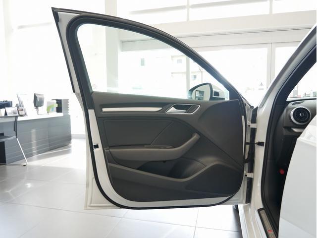 Ａ３ スポーツバック３０ＴＦＳＩ　スポーツ　認定中古車　ＳＬＩＮＥダイナミックリミテッド　（３７５台限定車）　アシスタンスパッケージ　Ａｕｄｉｓｐｏｒｔ１８インチアルミホイール　ＴＶ　マトリクスＬＥＤヘッドライト　バーチャルコックピット（62枚目）