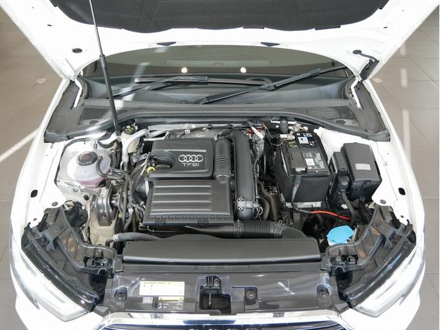 Ａ３ スポーツバック３０ＴＦＳＩ　スポーツ　認定中古車　ＳＬＩＮＥダイナミックリミテッド　（３７５台限定車）　アシスタンスパッケージ　Ａｕｄｉｓｐｏｒｔ１８インチアルミホイール　ＴＶ　マトリクスＬＥＤヘッドライト　バーチャルコックピット（68枚目）