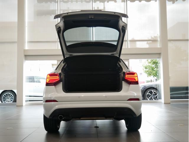 Ｑ２ ３０ＴＦＳＩスポーツ　認定中古車　ハッシュタグパッション　（３００台限定車）　アシスタンスパッケージ　ナビゲーションパッケージ　オートマチックテールゲート　Ａｕｄｉｓｐｏｒｔ１９インチアルミホイール　スマホインターフェース（18枚目）