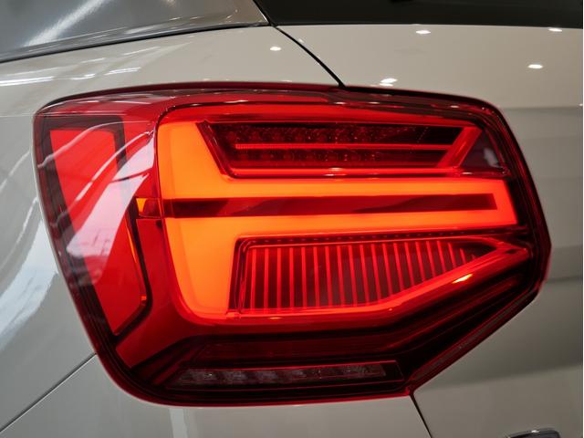 Ｑ２ ３０ＴＦＳＩスポーツ　認定中古車　ハッシュタグパッション　（３００台限定車）　アシスタンスパッケージ　ナビゲーションパッケージ　オートマチックテールゲート　Ａｕｄｉｓｐｏｒｔ１９インチアルミホイール　スマホインターフェース（62枚目）