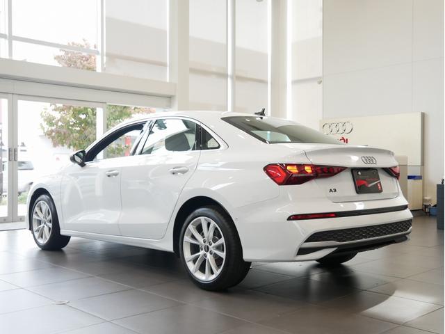 グレイシアホワイトメタリック