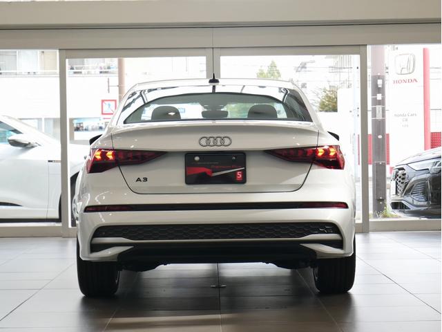 後続車両から長く見られるリヤスタイルも、Ａｕｄｉらしく上品で洗練されたデザインで見る人を惹きつけます。