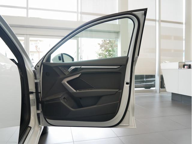 ドアの厚みが安全性を感じさせます。