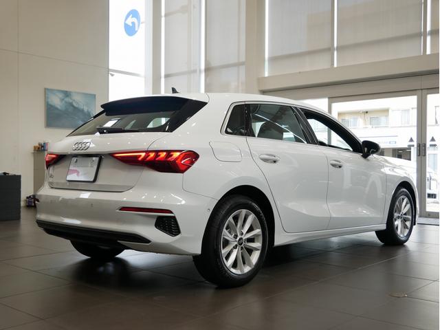 A3 スポーツバック30TFSI 認定中古車 コンビニエンス&アシスタンスパッケージ ナビゲーションパッケージ アドバンストキー シートヒーター アダプティブクルーズコントロール サイドアシスト TVチューナー 48VMHEV(7枚目)