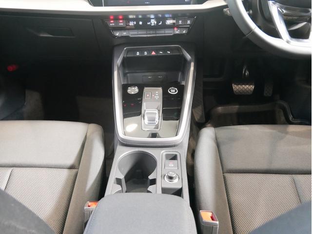 A3 スポーツバック30TFSI 認定中古車 コンビニエンス&アシスタンスパッケージ ナビゲーションパッケージ アドバンストキー シートヒーター アダプティブクルーズコントロール サイドアシスト TVチューナー 48VMHEV(24枚目)